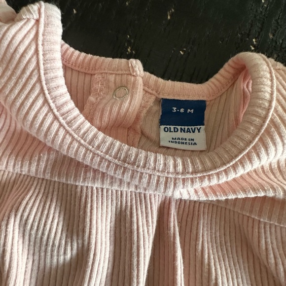 Used/good used condition- bundle of 8 items - bodysuits/shorts - size 3-6 months - Picture 4 of 16